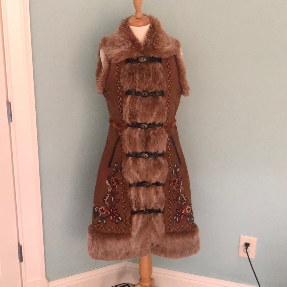 Luxurious Buffalo faux fur embroidered vest S